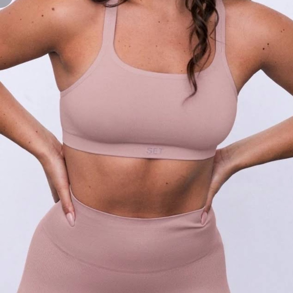 Set active box bra + biker shorts in Amethyst
